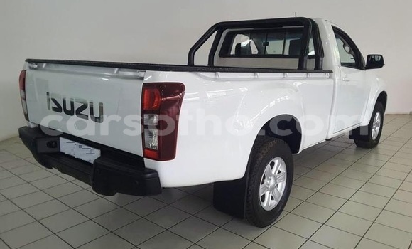 Acheter Occasion Voiture Isuzu KB Blanc à Butha–Buthe, Thaba-Tseka Acheter Occasion Voiture Isuzu KB Blanc à Butha–Buthe, Thaba-Tseka