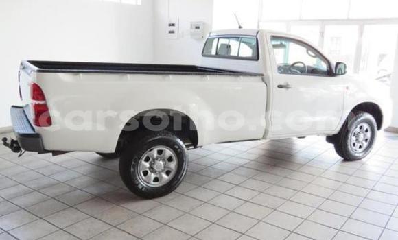 Sayi Na hannu Toyota Hilux White Mota in Maseru a Maseru Sayi Na hannu Toyota Hilux White Mota in Maseru a Maseru