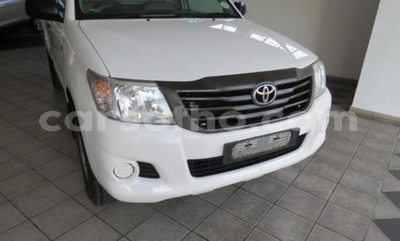 Sayi Na hannu Toyota Hilux White Mota in Maseru a Maseru Sayi Na hannu Toyota Hilux White Mota in Maseru a Maseru