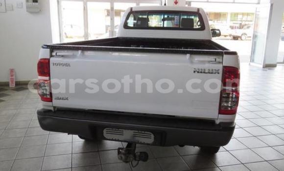 Sayi Na hannu Toyota Hilux White Mota in Maseru a Maseru Sayi Na hannu Toyota Hilux White Mota in Maseru a Maseru