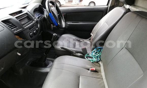Sayi Na hannu Toyota Hilux White Mota in Maseru a Maseru Sayi Na hannu Toyota Hilux White Mota in Maseru a Maseru