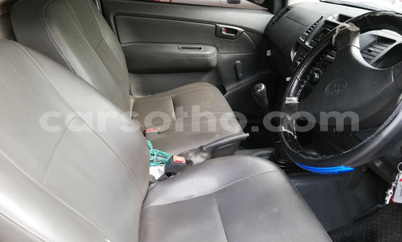 Sayi Na hannu Toyota Hilux White Mota in Maseru a Maseru Sayi Na hannu Toyota Hilux White Mota in Maseru a Maseru