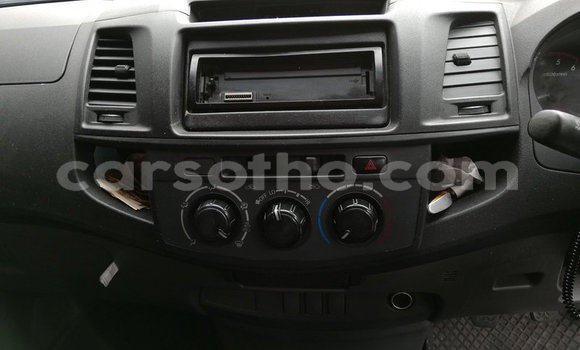 Sayi Na hannu Toyota Hilux White Mota in Maseru a Maseru Sayi Na hannu Toyota Hilux White Mota in Maseru a Maseru