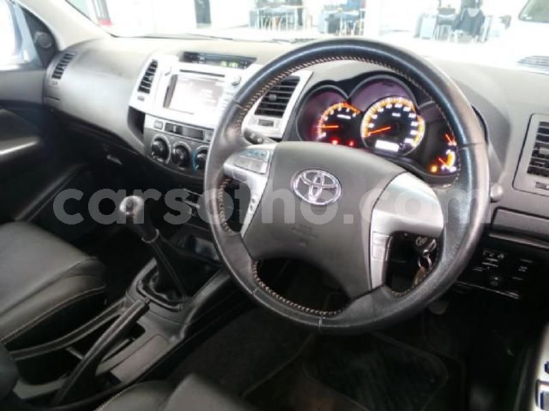 Big with watermark 2014 toyota hilux 6