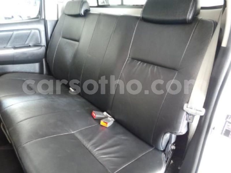 Big with watermark 2014 toyota hilux 7