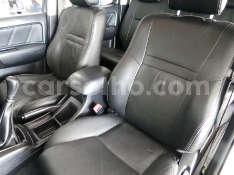 Big with watermark 2014 toyota hilux 10