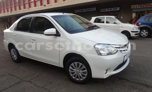 Sayi Na hannu Toyota Etios White Mota in Maseru a Maseru Sayi Na hannu Toyota Etios White Mota in Maseru a Maseru