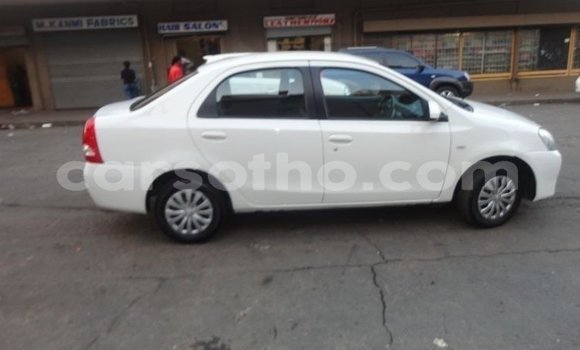 Sayi Na hannu Toyota Etios White Mota in Maseru a Maseru Sayi Na hannu Toyota Etios White Mota in Maseru a Maseru