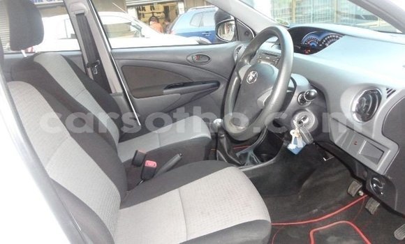 Sayi Na hannu Toyota Etios White Mota in Maseru a Maseru Sayi Na hannu Toyota Etios White Mota in Maseru a Maseru