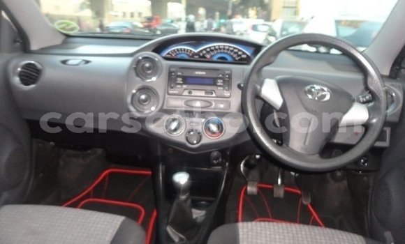 Sayi Na hannu Toyota Etios White Mota in Maseru a Maseru Sayi Na hannu Toyota Etios White Mota in Maseru a Maseru