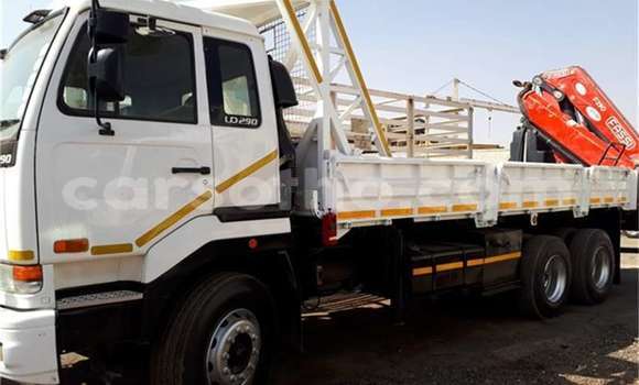 Sayi Na hannu Nissan UD White Babbar mota in Mafeteng a Mafeteng Sayi Na hannu Nissan UD White Babbar mota in Mafeteng a Mafeteng