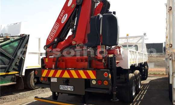 Sayi Na hannu Nissan UD White Babbar mota in Mafeteng a Mafeteng Sayi Na hannu Nissan UD White Babbar mota in Mafeteng a Mafeteng