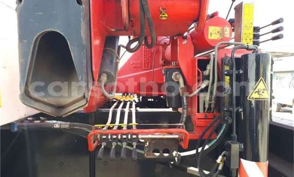 Sayi Na hannu Nissan UD White Babbar mota in Mafeteng a Mafeteng Sayi Na hannu Nissan UD White Babbar mota in Mafeteng a Mafeteng