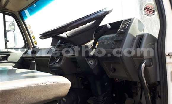 Sayi Na hannu Nissan UD White Babbar mota in Mafeteng a Mafeteng Sayi Na hannu Nissan UD White Babbar mota in Mafeteng a Mafeteng