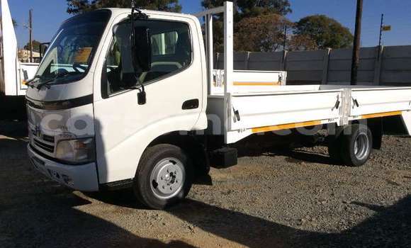 اشتري مستعمل Toyota Dyna White شاحنة في Mafeteng في Mafeteng اشتري مستعمل Toyota Dyna White شاحنة في Mafeteng في Mafeteng