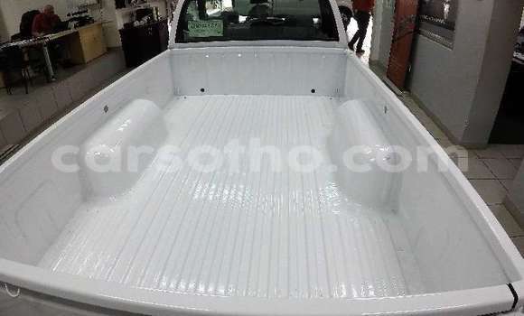 Buy Used Nissan NP 300 White Car in Butha Buthe in Butha-Buthe Buy Used Nissan NP 300 White Car in Butha Buthe in Butha-Buthe