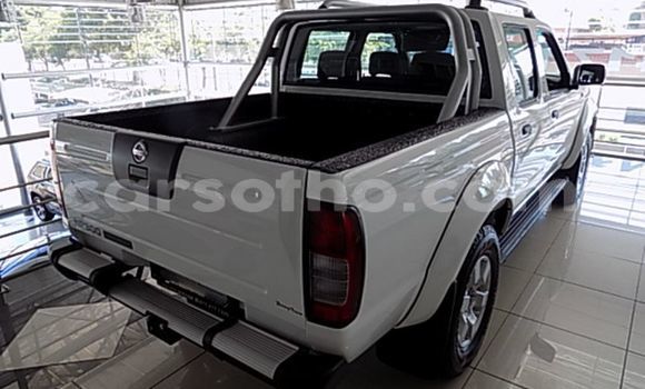 Sayi Na hannu Nissan NP 300 White Mota in Butha Buthe a Butha-Buthe Sayi Na hannu Nissan NP 300 White Mota in Butha Buthe a Butha-Buthe