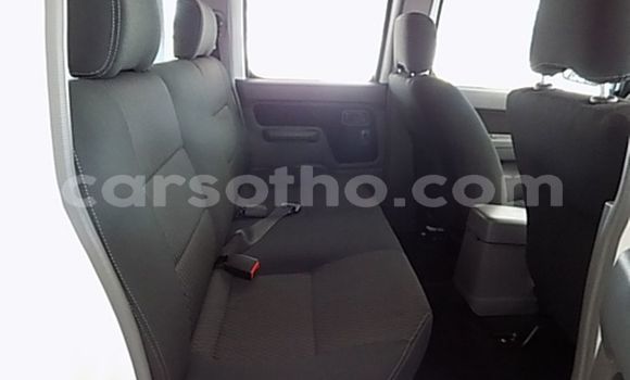 Sayi Na hannu Nissan NP 300 White Mota in Butha Buthe a Butha-Buthe Sayi Na hannu Nissan NP 300 White Mota in Butha Buthe a Butha-Buthe