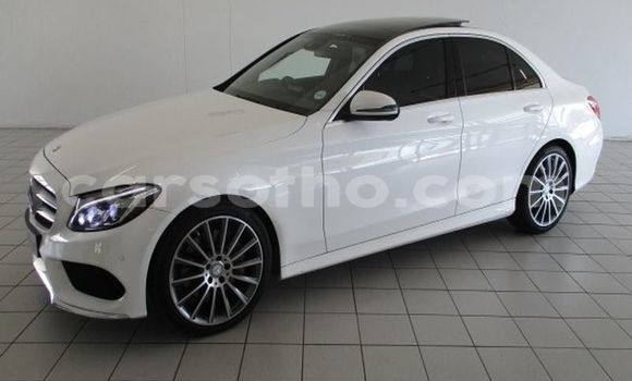 Sayi Na hannu Mercedes-Benz C–Class White Mota in Butha–Buthe a Thaba-Tseka Sayi Na hannu Mercedes-Benz C–Class White Mota in Butha–Buthe a Thaba-Tseka