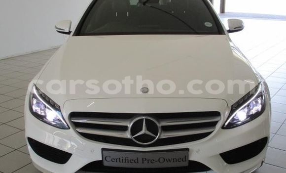Sayi Na hannu Mercedes-Benz C–Class White Mota in Butha–Buthe a Thaba-Tseka Sayi Na hannu Mercedes-Benz C–Class White Mota in Butha–Buthe a Thaba-Tseka