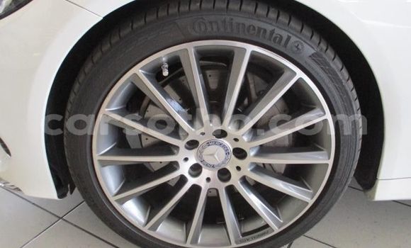 Sayi Na hannu Mercedes-Benz C–Class White Mota in Butha–Buthe a Thaba-Tseka Sayi Na hannu Mercedes-Benz C–Class White Mota in Butha–Buthe a Thaba-Tseka