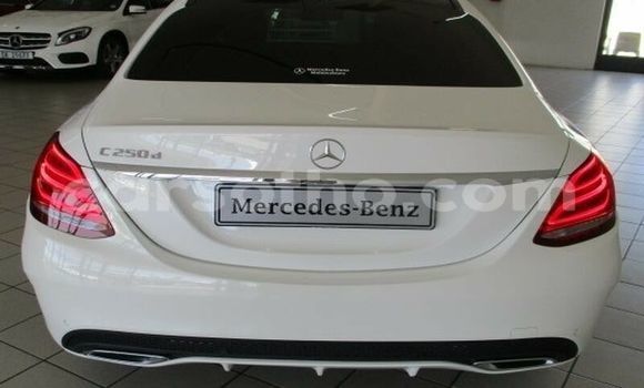 Sayi Na hannu Mercedes-Benz C–Class White Mota in Butha–Buthe a Thaba-Tseka Sayi Na hannu Mercedes-Benz C–Class White Mota in Butha–Buthe a Thaba-Tseka