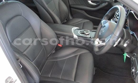 Sayi Na hannu Mercedes-Benz C–Class White Mota in Butha–Buthe a Thaba-Tseka Sayi Na hannu Mercedes-Benz C–Class White Mota in Butha–Buthe a Thaba-Tseka