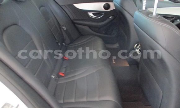 Sayi Na hannu Mercedes-Benz C–Class White Mota in Butha–Buthe a Thaba-Tseka Sayi Na hannu Mercedes-Benz C–Class White Mota in Butha–Buthe a Thaba-Tseka