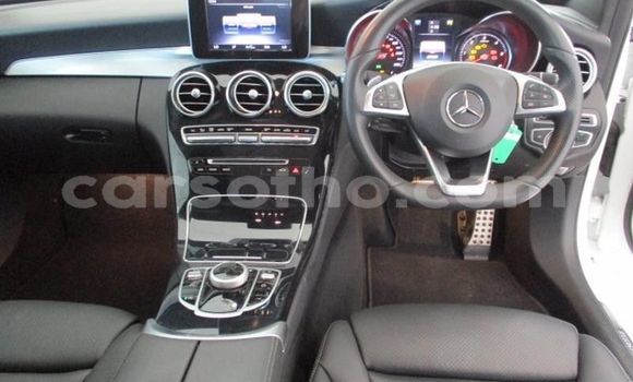 Sayi Na hannu Mercedes-Benz C–Class White Mota in Butha–Buthe a Thaba-Tseka Sayi Na hannu Mercedes-Benz C–Class White Mota in Butha–Buthe a Thaba-Tseka