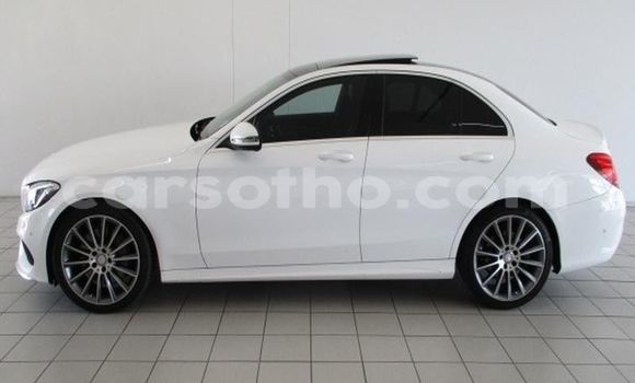 Sayi Na hannu Mercedes-Benz C–Class White Mota in Butha–Buthe a Thaba-Tseka Sayi Na hannu Mercedes-Benz C–Class White Mota in Butha–Buthe a Thaba-Tseka