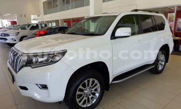 Sayi Na hannu Toyota Land Cruiser Prado White Mota in Butha–Buthe a Thaba-Tseka Sayi Na hannu Toyota Land Cruiser Prado White Mota in Butha–Buthe a Thaba-Tseka