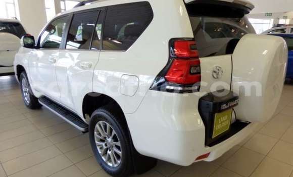 Sayi Na hannu Toyota Land Cruiser Prado White Mota in Butha–Buthe a Thaba-Tseka Sayi Na hannu Toyota Land Cruiser Prado White Mota in Butha–Buthe a Thaba-Tseka