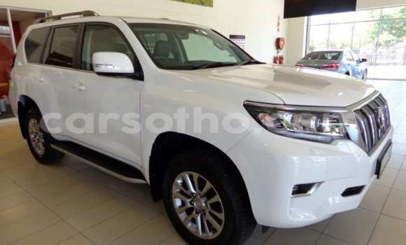 Sayi Na hannu Toyota Land Cruiser Prado White Mota in Butha–Buthe a Thaba-Tseka Sayi Na hannu Toyota Land Cruiser Prado White Mota in Butha–Buthe a Thaba-Tseka