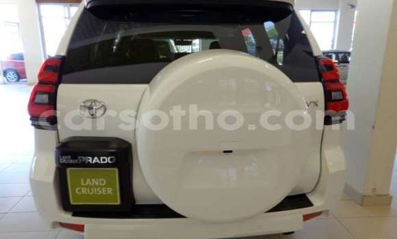 Sayi Na hannu Toyota Land Cruiser Prado White Mota in Butha–Buthe a Thaba-Tseka Sayi Na hannu Toyota Land Cruiser Prado White Mota in Butha–Buthe a Thaba-Tseka