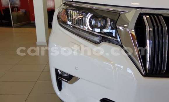 Sayi Na hannu Toyota Land Cruiser Prado White Mota in Butha–Buthe a Thaba-Tseka Sayi Na hannu Toyota Land Cruiser Prado White Mota in Butha–Buthe a Thaba-Tseka