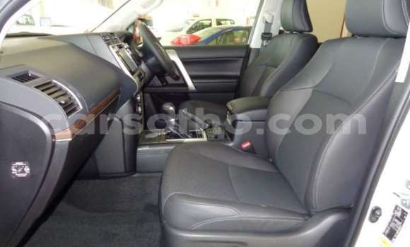 Sayi Na hannu Toyota Land Cruiser Prado White Mota in Butha–Buthe a Thaba-Tseka Sayi Na hannu Toyota Land Cruiser Prado White Mota in Butha–Buthe a Thaba-Tseka