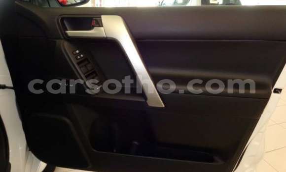 Sayi Na hannu Toyota Land Cruiser Prado White Mota in Butha–Buthe a Thaba-Tseka Sayi Na hannu Toyota Land Cruiser Prado White Mota in Butha–Buthe a Thaba-Tseka