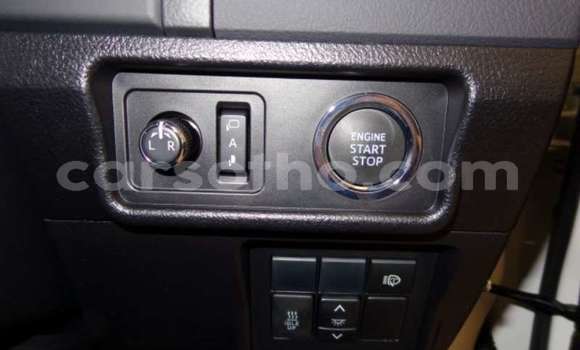 Sayi Na hannu Toyota Land Cruiser Prado White Mota in Butha–Buthe a Thaba-Tseka Sayi Na hannu Toyota Land Cruiser Prado White Mota in Butha–Buthe a Thaba-Tseka