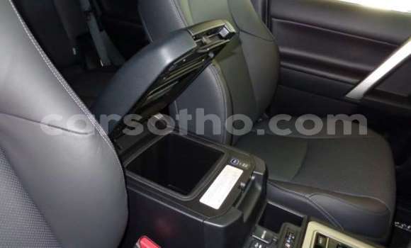 Sayi Na hannu Toyota Land Cruiser Prado White Mota in Butha–Buthe a Thaba-Tseka Sayi Na hannu Toyota Land Cruiser Prado White Mota in Butha–Buthe a Thaba-Tseka