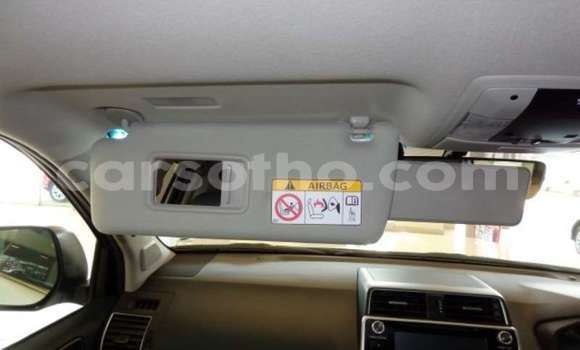 Sayi Na hannu Toyota Land Cruiser Prado White Mota in Butha–Buthe a Thaba-Tseka Sayi Na hannu Toyota Land Cruiser Prado White Mota in Butha–Buthe a Thaba-Tseka
