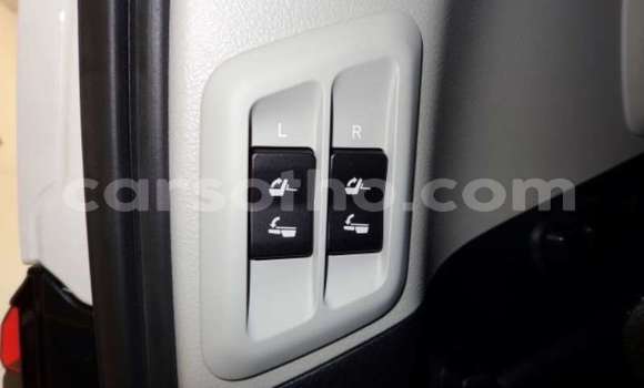 Sayi Na hannu Toyota Land Cruiser Prado White Mota in Butha–Buthe a Thaba-Tseka Sayi Na hannu Toyota Land Cruiser Prado White Mota in Butha–Buthe a Thaba-Tseka