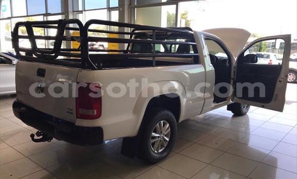 Sayi Na hannu Volkswagen Amarok White Mota in Butha Buthe a Butha-Buthe Sayi Na hannu Volkswagen Amarok White Mota in Butha Buthe a Butha-Buthe