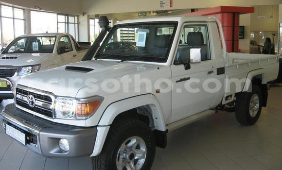 Sayi Na hannu Toyota Land Cruiser White Mota in Butha–Buthe a Thaba-Tseka Sayi Na hannu Toyota Land Cruiser White Mota in Butha–Buthe a Thaba-Tseka