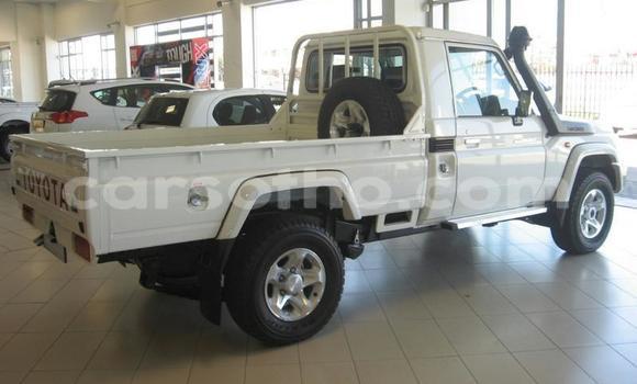 Sayi Na hannu Toyota Land Cruiser White Mota in Butha–Buthe a Thaba-Tseka Sayi Na hannu Toyota Land Cruiser White Mota in Butha–Buthe a Thaba-Tseka