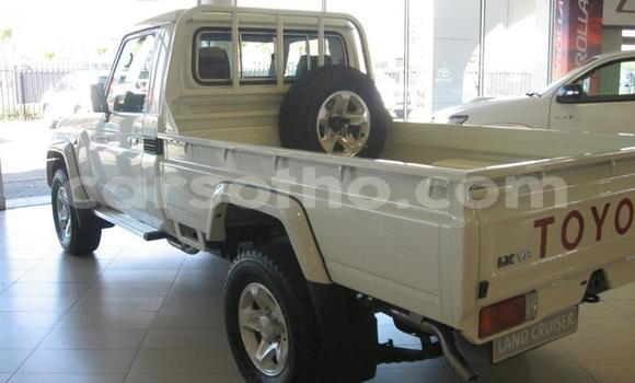 Sayi Na hannu Toyota Land Cruiser White Mota in Butha–Buthe a Thaba-Tseka Sayi Na hannu Toyota Land Cruiser White Mota in Butha–Buthe a Thaba-Tseka