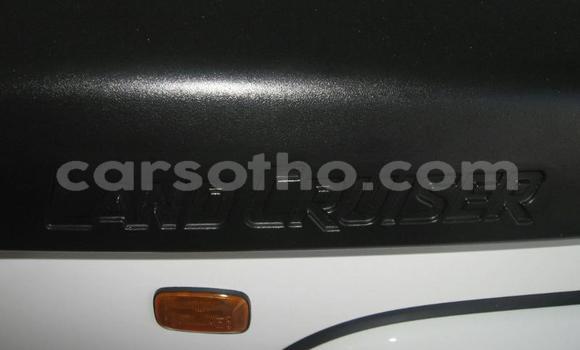 Sayi Na hannu Toyota Land Cruiser White Mota in Butha–Buthe a Thaba-Tseka Sayi Na hannu Toyota Land Cruiser White Mota in Butha–Buthe a Thaba-Tseka