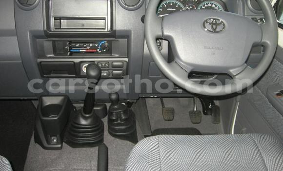 Sayi Na hannu Toyota Land Cruiser White Mota in Butha–Buthe a Thaba-Tseka Sayi Na hannu Toyota Land Cruiser White Mota in Butha–Buthe a Thaba-Tseka