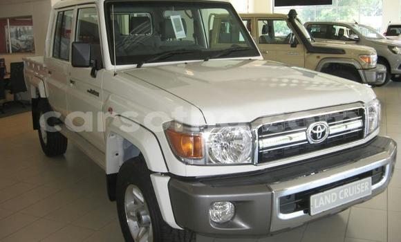 Sayi Na hannu Toyota Land Cruiser White Mota in Butha–Buthe a Thaba-Tseka Sayi Na hannu Toyota Land Cruiser White Mota in Butha–Buthe a Thaba-Tseka