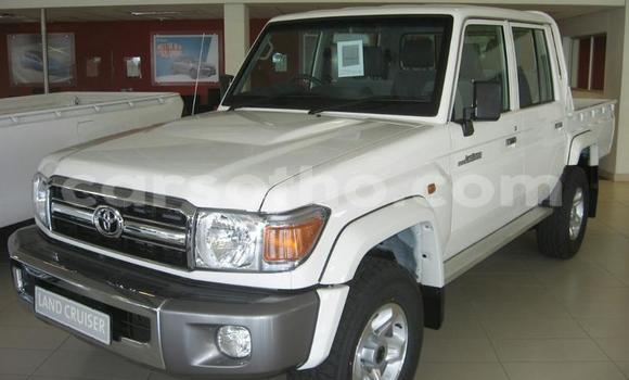 Sayi Na hannu Toyota Land Cruiser White Mota in Butha–Buthe a Thaba-Tseka Sayi Na hannu Toyota Land Cruiser White Mota in Butha–Buthe a Thaba-Tseka