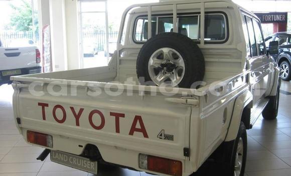 Sayi Na hannu Toyota Land Cruiser White Mota in Butha–Buthe a Thaba-Tseka Sayi Na hannu Toyota Land Cruiser White Mota in Butha–Buthe a Thaba-Tseka